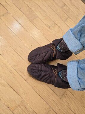 vintage 90's monochrome brown quilted puffer gorpcore slippers | MENS 10